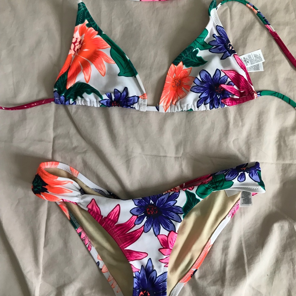 Floral bikini 🌈🌸